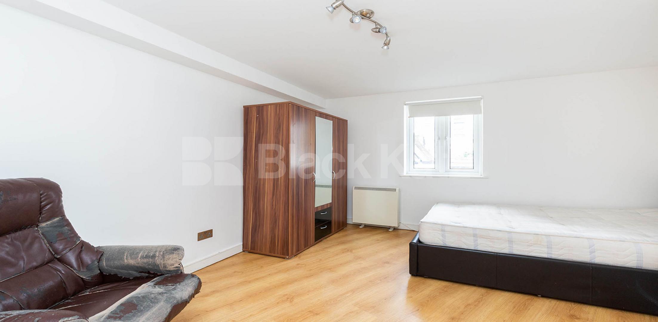 			4 Bedroom, 1 bath, 1 reception Flat			 Criterion Mews, UPPER HOLLOWAY 